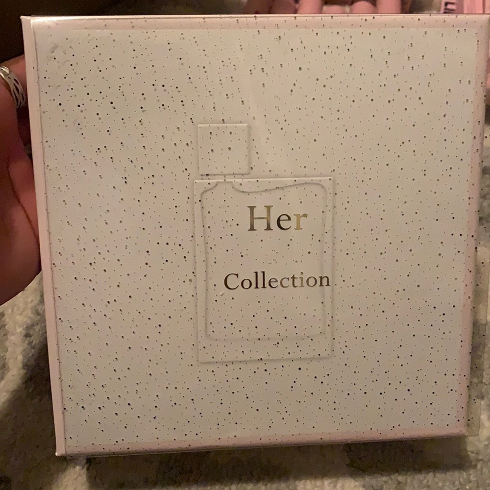 Burberry “HER” perfume gift box